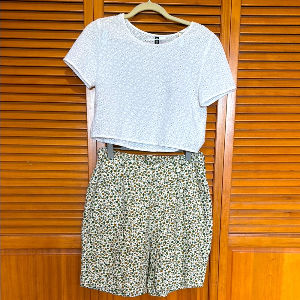 1960’s Vintage Floral Ditsy Bermuda Shorts